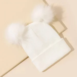 Bonnet blanc à pompons